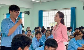 Hoa khôi - Giảng viên Huỳnh Thúy Vi