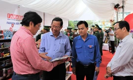 Hơn 10.000 đầu sách tại 'Đường sách Xứ Dừa' phục vụ người dân Bến Tre