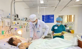 Cần Thơ: Cứu nam công nhân bị máy cuốn đứt lìa cánh tay