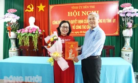Bến Tre trao quyết định về công tác cán bộ