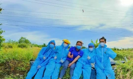 Nữ sinh xây dựng xung phong vào điểm nóng chống dịch