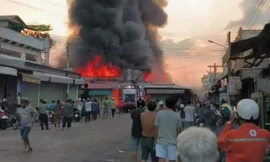 Cháy chợ Châu Long ở vùng biên An Giang