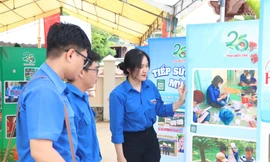 Bến Tre triển lãm ảnh 25 năm - Dấu ấn áo xanh tình nguyện