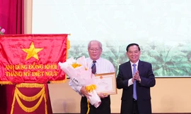 Bến Tre khen thưởng nhiều tập thể, cá nhân tiêu biểu, xuất sắc