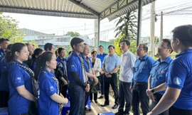 Bí thư Trung ương Đoàn thăm sinh viên tình nguyện tại Đồng Tháp