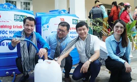 Trung ương Đoàn trao tặng hơn 4 tỷ đồng cho người dân vùng hạn mặn ĐBSCL