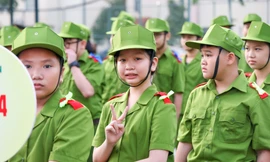 Thiếu nhi Cần Thơ học làm chiến sĩ Công an nhân dân
