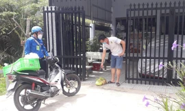 Những 'chiến binh shipper xanh' xứ Dừa trong tâm dịch COVID-19