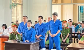 Cựu cán bộ hải quan hầu tòa vì buôn lậu hàng trăm tấn đường cát