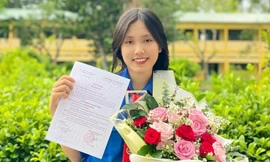 Nữ chiến sĩ tình nguyện Hoa phượng đỏ được kết nạp Đảng ở tuổi 18