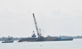 Khai thác cát trên sông