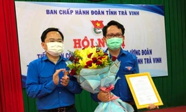 Anh Trần Trí Cường nhận quyết định làm Bí thư Tỉnh đoàn Trà Vinh