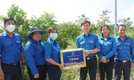 Bí thư Trung ương Đoàn Nguyễn Minh Triết động viên chiến sĩ tình nguyện