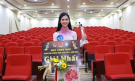 Nữ sinh 10x Kiên Giang là Á khôi, đoạt quán quân Mic Vàng, ấp ủ ước mơ làm MC