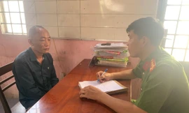 Ném đá vào ô tô chạy trên quốc lộ vì 'bị đèn chiếu vào mặt không thấy đường'