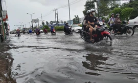 Nhiều tuyến đường chìm trong nước