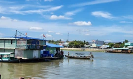 Vụ khách du lịch rơi xuống sông: Tổng kiểm tra bè, sà lan ở chợ nổi Cái Răng