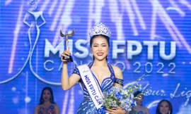 Đăng quang Hoa khôi