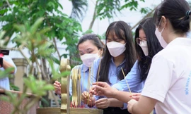 Thắp hương tưởng nhớ Châu Văn Liêm