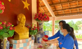Tuổi trẻ Sóc Trăng dâng hương tưởng nhớ Bác