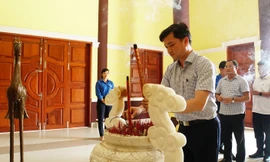 Đoàn công tác T.Ư Đoàn viếng Anh hùng liệt sĩ Trần Văn Ơn