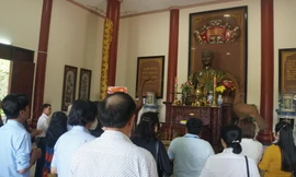 Người dân viếng nữ tướng Nguyễn Thị Định