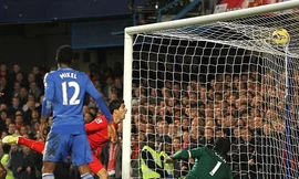 Chelsea bị cầm hòa, Terry chấn thương nghiêm trọng