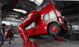 Chiếc xe buýt độc đáo biết chống đẩy