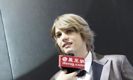 Người mẫu nam làm xôn xao triển lãm ô tô Thượng Hải