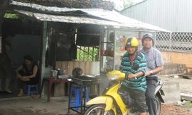 Rong ruổi cùng xe ôm là cháu nội Vua Thành Thái