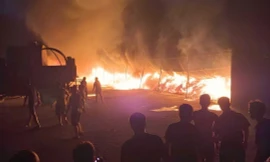 Cháy dữ dội tại xưởng quế ở Yên Bái, hàng chục cảnh sát dập lửa