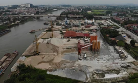 Cảnh các bến lậu trên sông Cầu, sông Thương vẫn tấp nập sau khi CSGT xử phạt