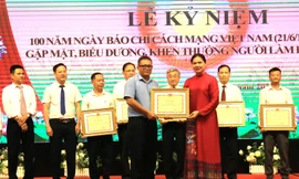 Báo Tiền Phong nhận bằng khen của tỉnh Tuyên Quang, Lào Cai