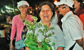 Những khoảnh khắc đẹp ở chợ hoa đêm Phú Mỹ Hưng