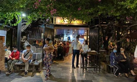 Bản tin 8H: Tạm đình chỉ lãnh đạo phường ở Hạ Long sai phạm chống dịch