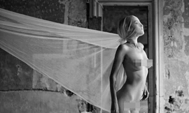 Những bức ảnh khỏa thân đen – trắng đẹp nhất năm 2020