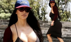 ‘Nóng mặt’ với chiếc váy hai dây khoét bạo lộ gần hết vòng một của Kim Kardashian