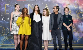 Phía Brad Pitt tố Angelina Jolie lợi dụng các con để quảng bá phim mới
