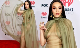 Doja Cat mặc váy xuyên thấu siêu bạo, không khác bán khỏa thân trên thảm đỏ