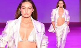 Gigi Hadid phanh áo lộ nội y trên sàn catwalk
