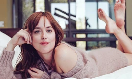 Dakota Johnson trộm nội y trong quá trình quay "50 sắc thái".