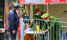 Phong tỏa nhiều tuyến phố cổ Hà Nội để phòng chống dịch COVID-19