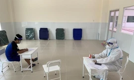 Bản tin 8H: Bệnh nhân COVID-19 giả mạo bác sĩ phao tin cho tất cả F0 về nhà