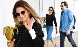 'Bom gợi cảm' xứ bò tót rạng rỡ ôm cúp vàng về nhà sau khi thắng lớn tại LHP Venice