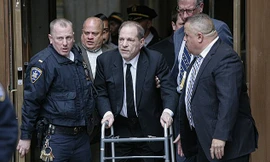 Nạn nhân bị ‘trùm’ Hollywood cưỡng hiếp nhận hơn 17 triệu USD bồi thường