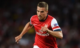 Muốn Lewandowski, Arsenal biến Podolski thành 'vật tế thần'