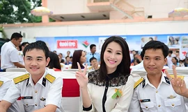 Hoa hậu Thu Thảo tưng bừng cùng 'Mùa xuân biển đảo'