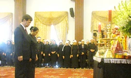 Thủ tướng Nguyễn Tấn Dũng viếng và chia buồn cùng gia đình cố Chủ tịch Võ Chí Công