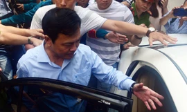 Cựu Viện phó Viện KSND TP Đà Nẵng - bị cáo Nguyễn Hữu Linh đến phiên xử sơ thẩm. Ảnh: Tân Chậu.