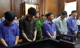 Các bị cáo tại tòa sáng nay 23/10.